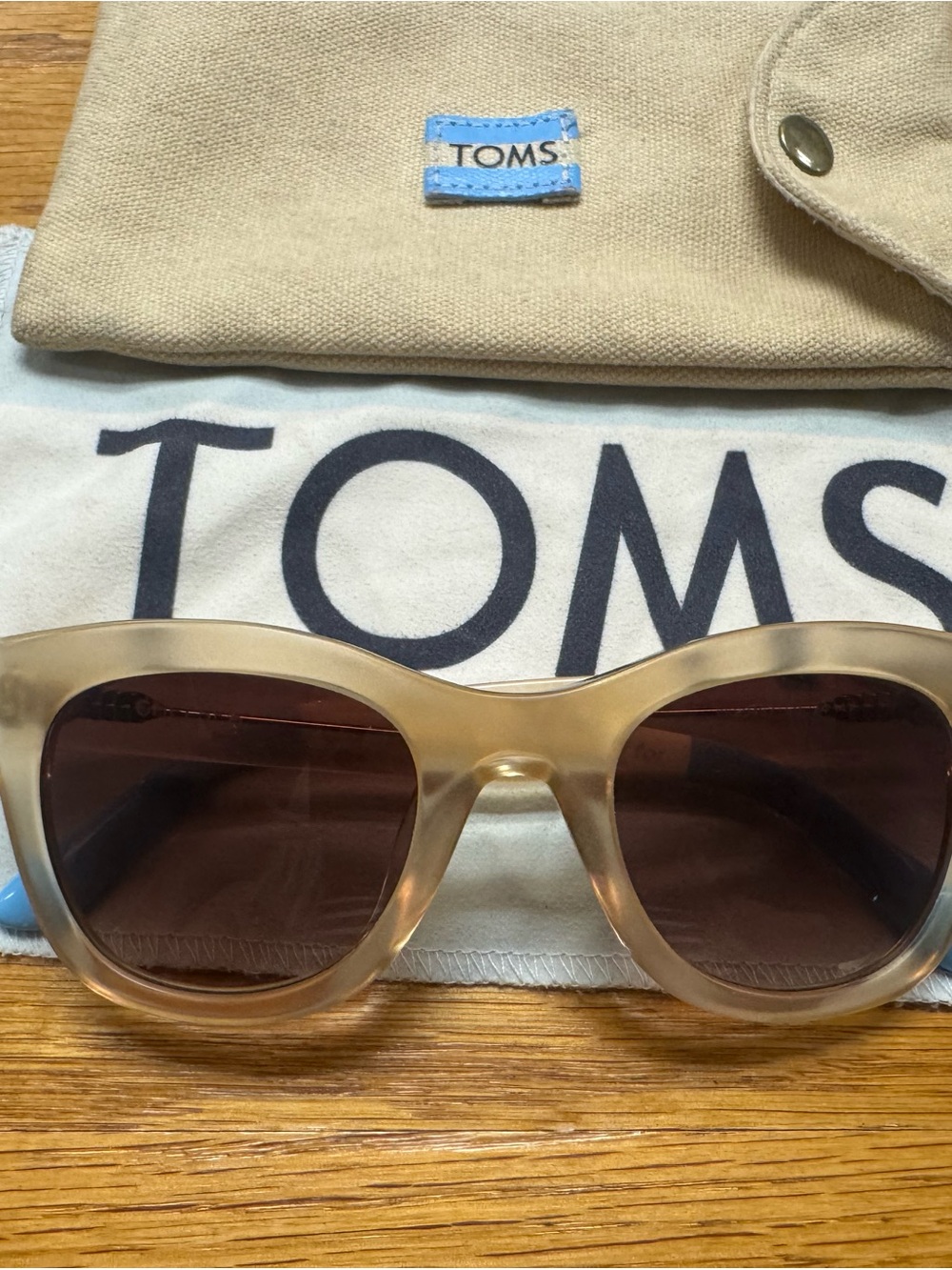 Toms Chelsea 10010487 Translucent Beige Sunglasses with Brown Lenses